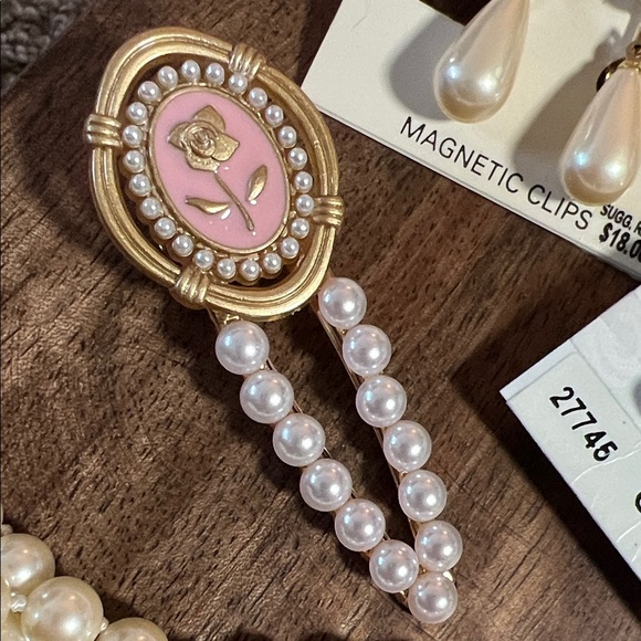 Vintage Pearl Gold Tone Jewelry Lot with Clip Earrings Necklace Brooch Hair Clip - Picture 8 of 9